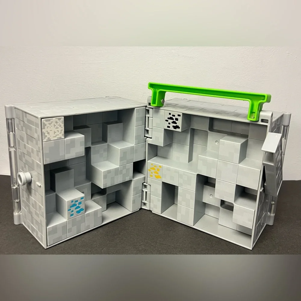 Mattel- Mineshaft Mini figure Storage, Two sided‎ w/middle opening. Pre-Owned